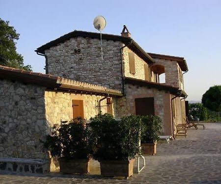 B&B Casale Roshlee Gualdo Cattaneo Exterior photo